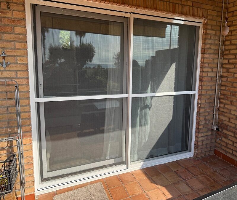 Mosquitera corredera en Castelldefels